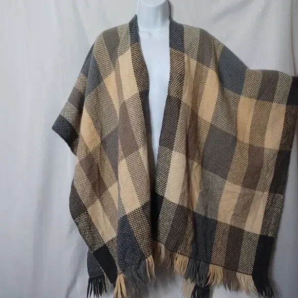 Manos del uruguay Beige & Gray Pure Wool Plaid Shawl. Size S - Picture 4 of 11